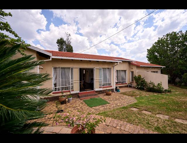 3 BEDROOM HOUSE SOLD IN VORNA VALLEY
